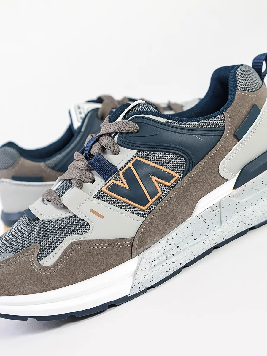 Кроссовки комбинированные в стиле колор-блок